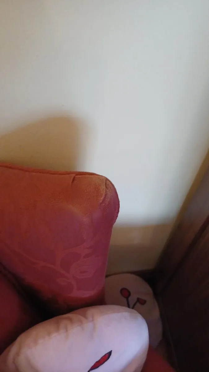 1 x 4 seater & 2 x chairs - Image 3