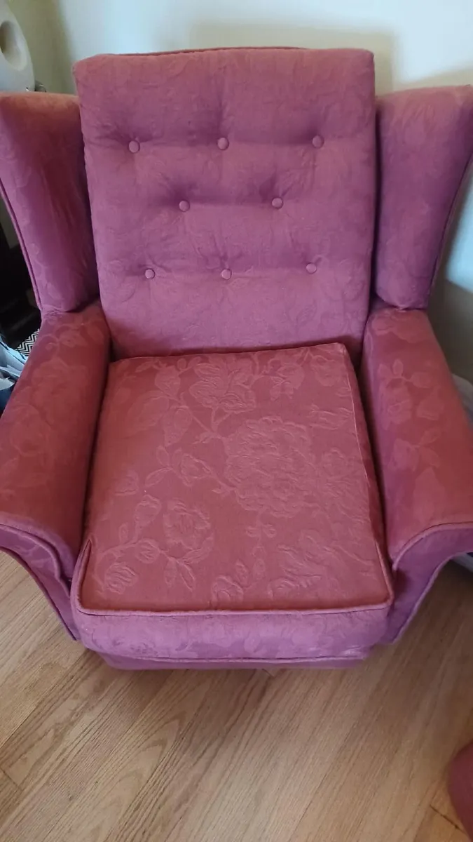 1 x 4 seater & 2 x chairs - Image 4