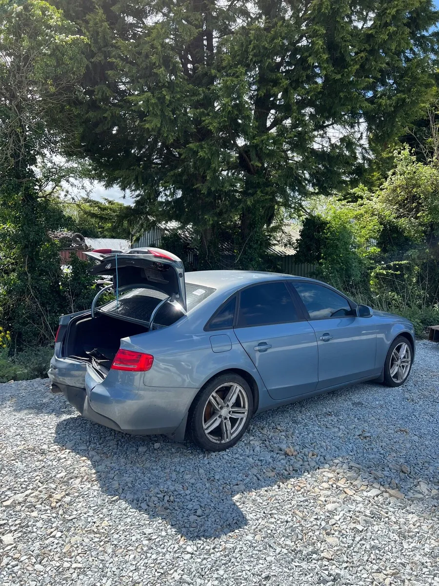Breaking audi a4 b8 2.0tdi 2010 cagb llm lx5x - Image 3
