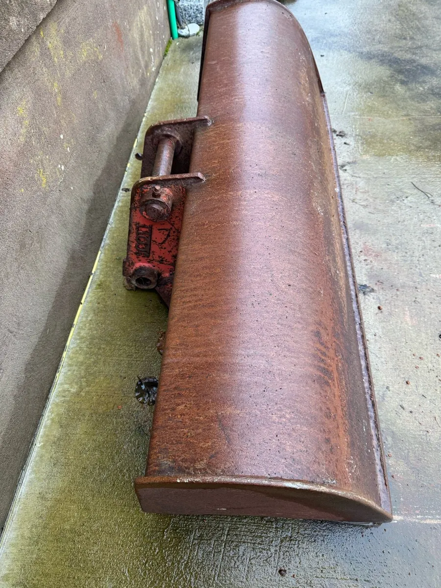 Digger buckets on 45mm pins - Image 1