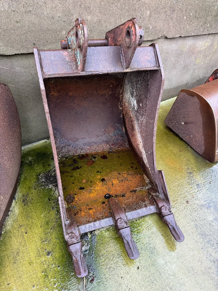 Digger buckets on 45mm pins - Image 2