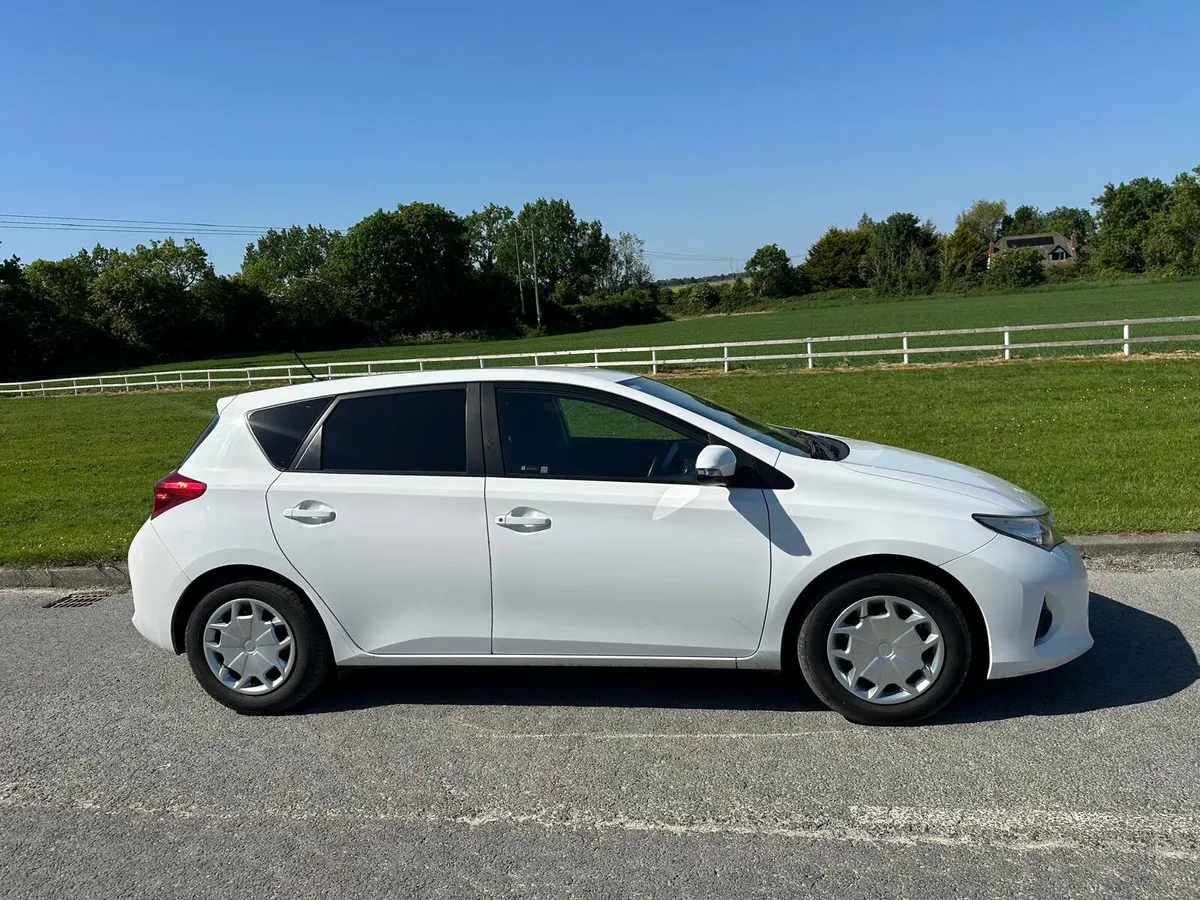 Toyota Auris 2015 Car Van - Image 3