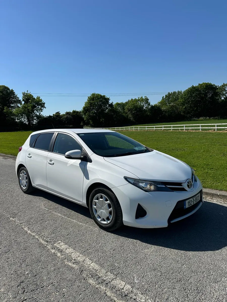 Toyota Auris 2015 Car Van - Image 1