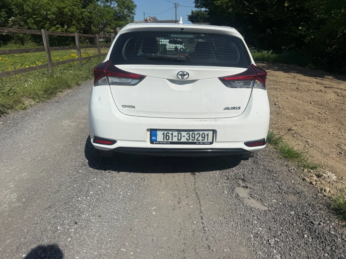 Toyota Auris 2016 Car Van - Image 3