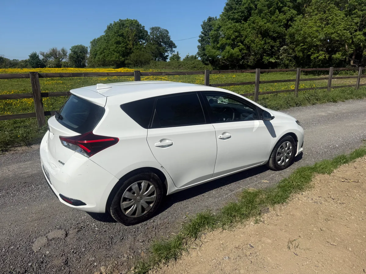 Toyota Auris 2016 Car Van - Image 2