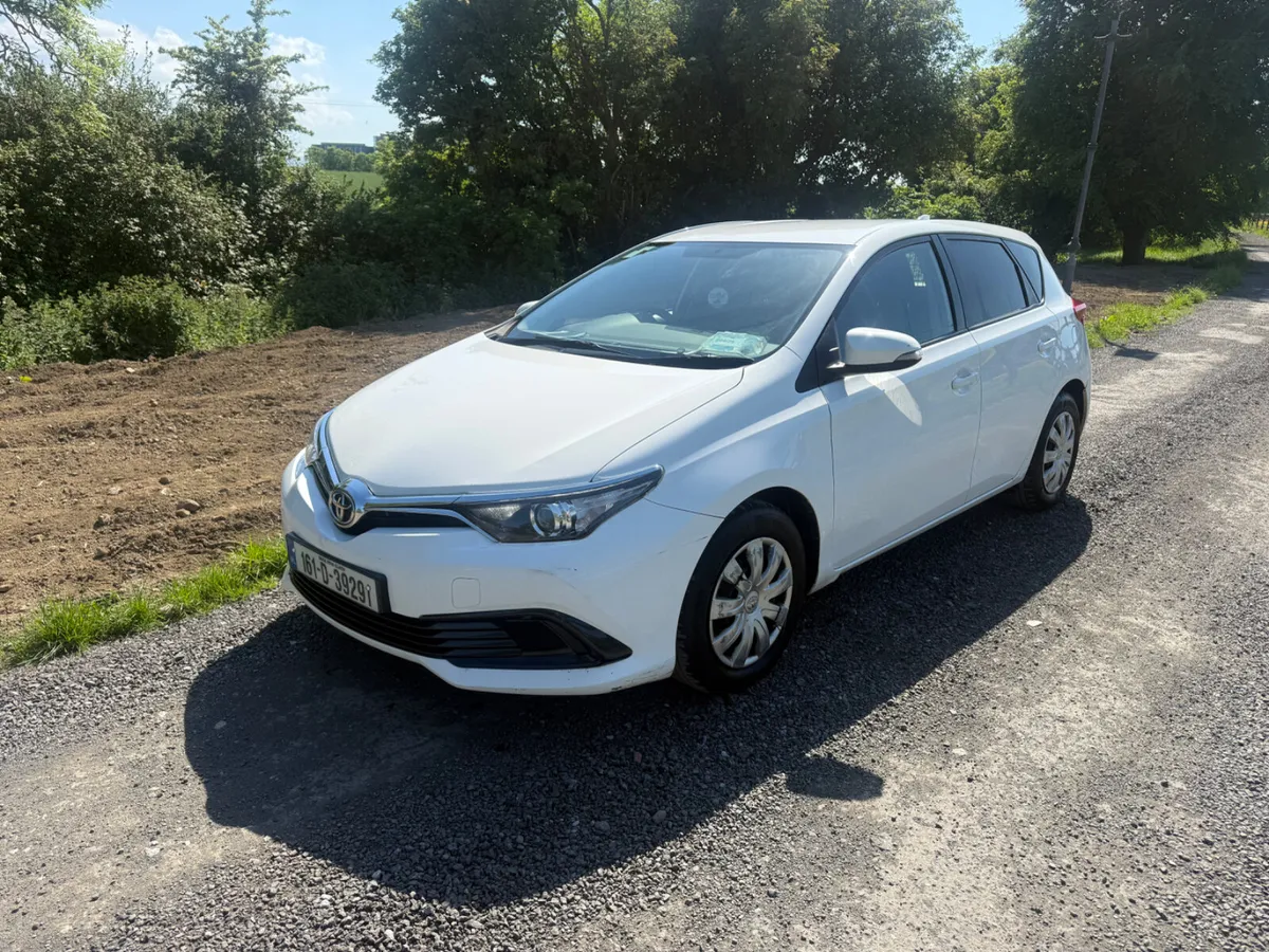 Toyota Auris 2016 Car Van - Image 1