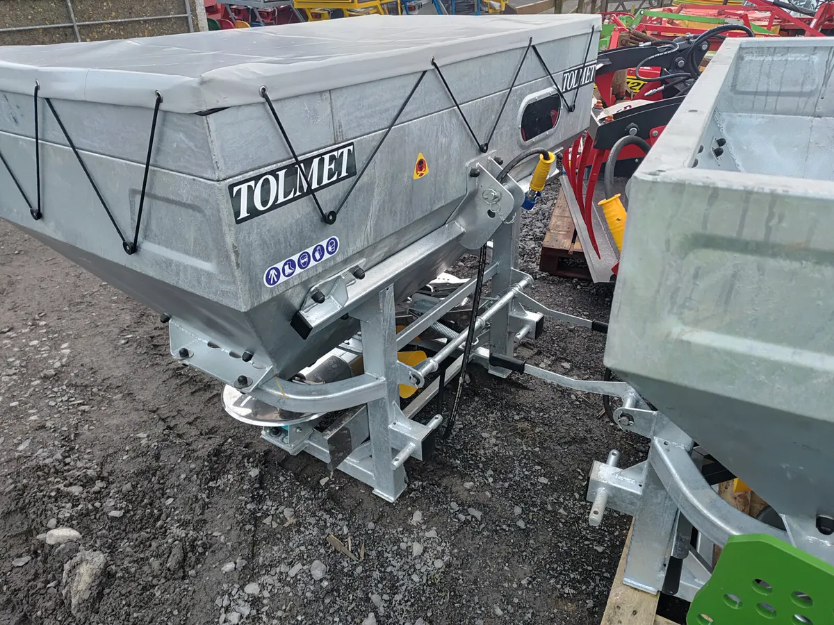 Tolmet fertiliser spreader - Image 1