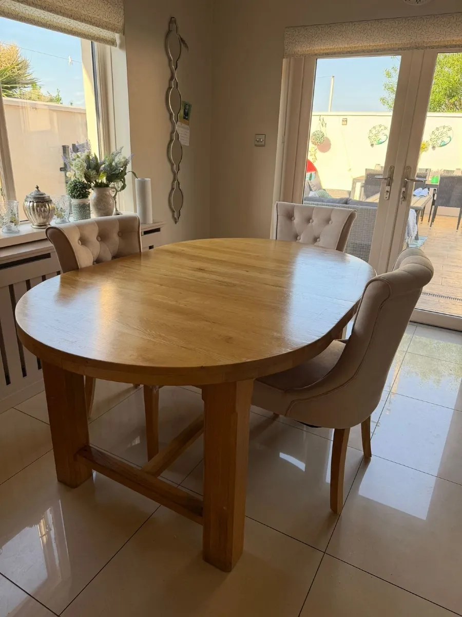 Solid Oak extending table - Image 2