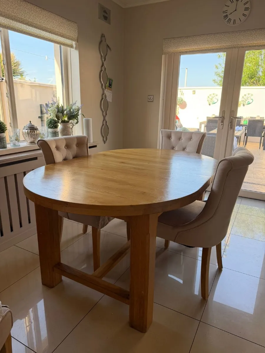 Solid Oak extending table - Image 1