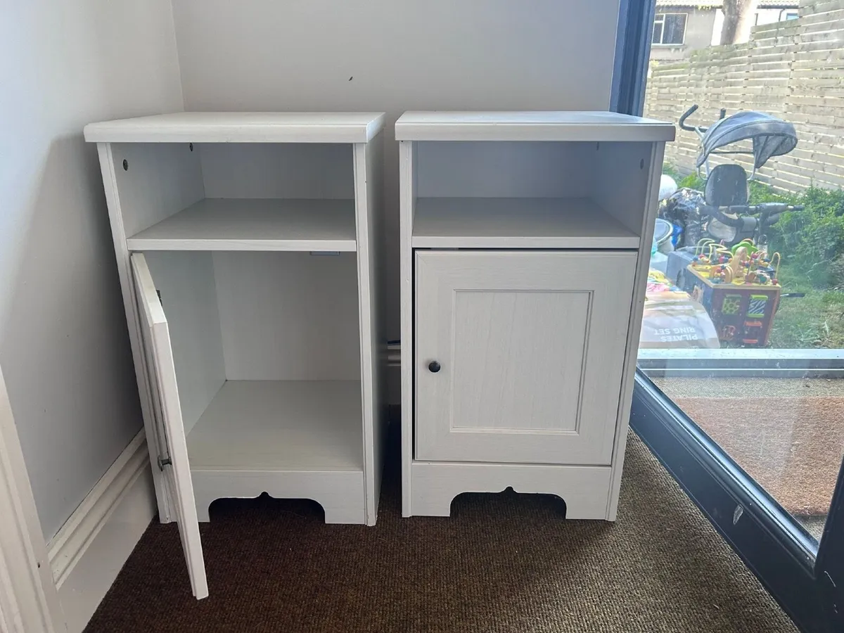 Bedside lockers