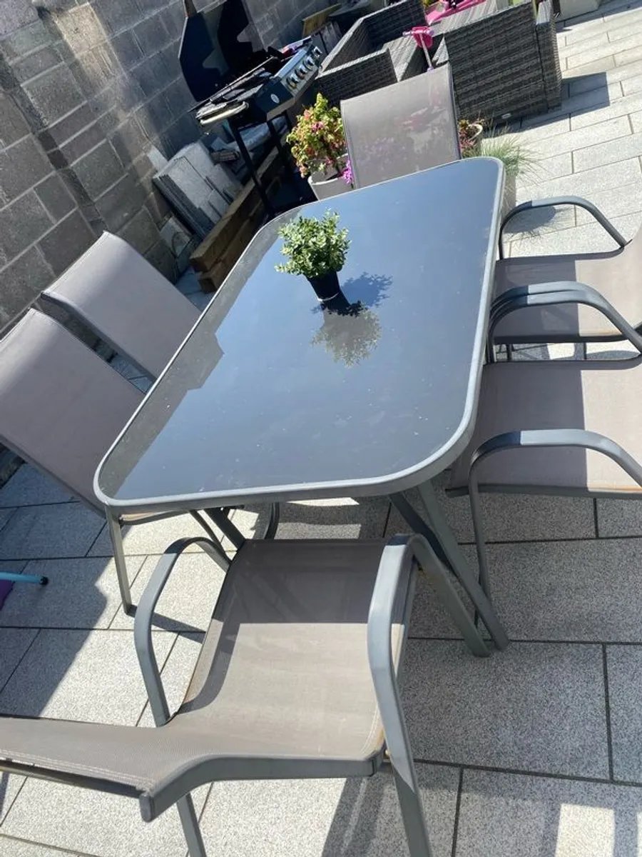 table & chairs - Image 3