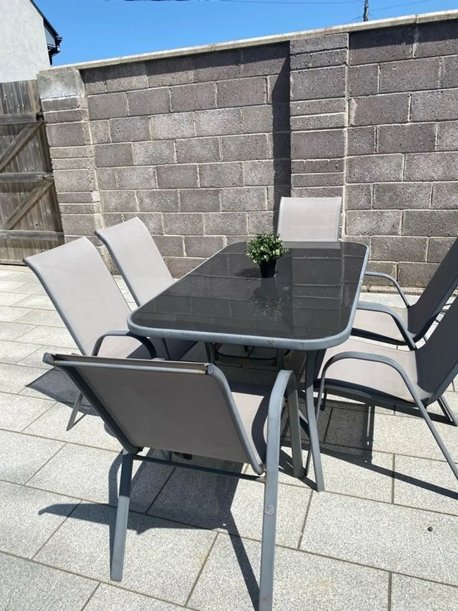 table & chairs - Image 2