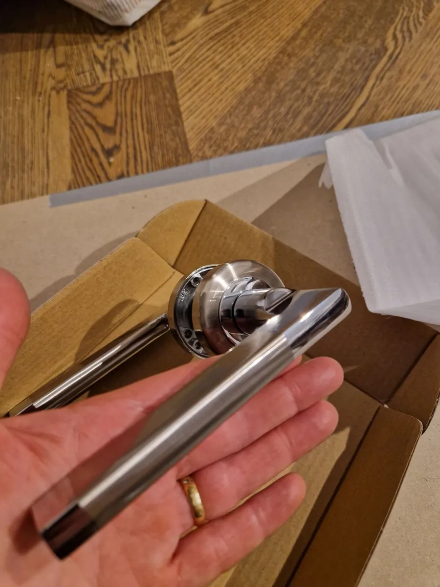 8 pairs of new door handles - Image 1