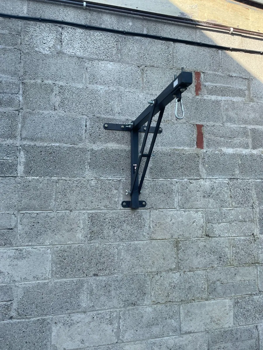 Boxing bag wall mount - Image 1