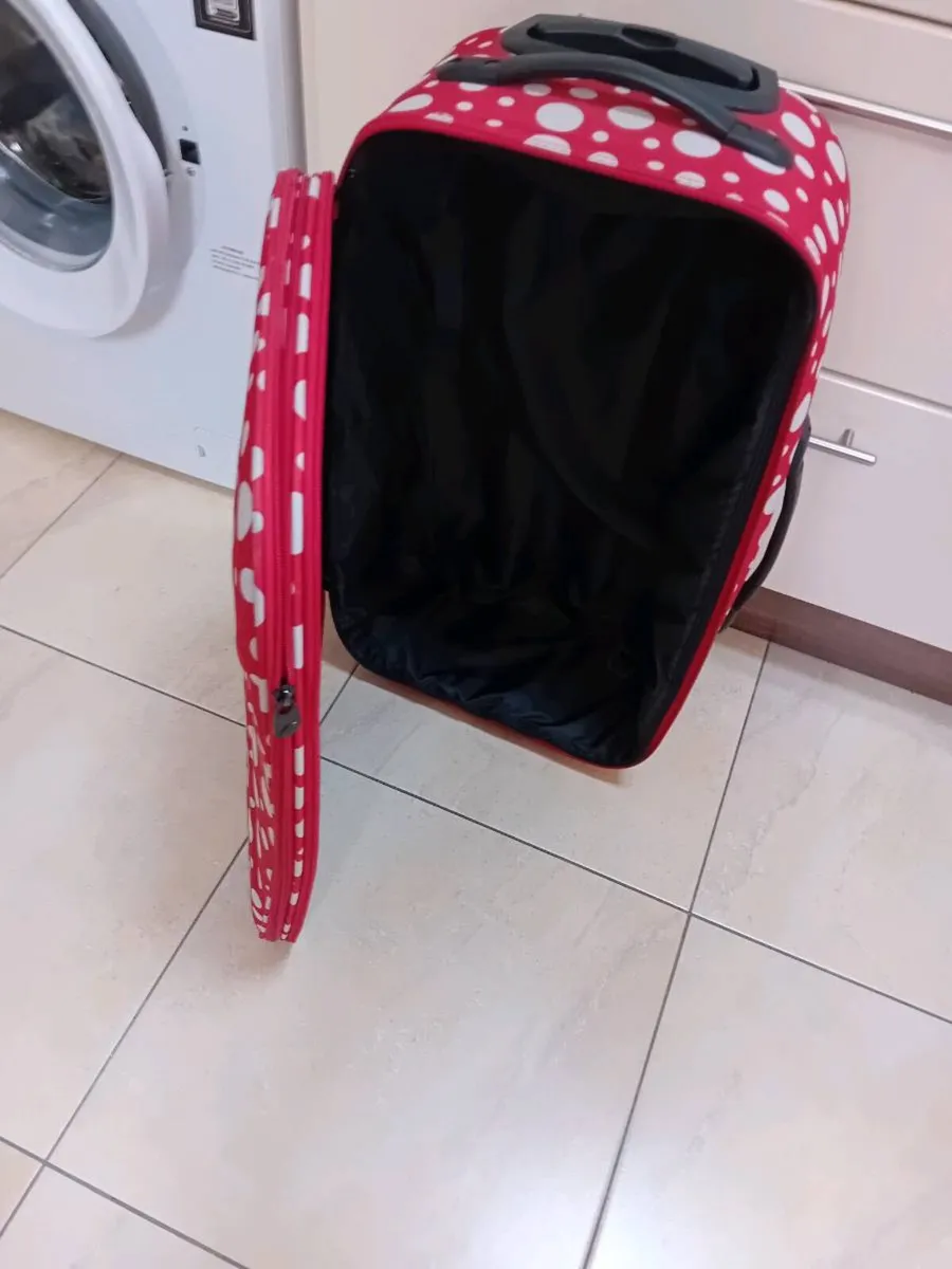 LARGE PINK SUITCASE EXPANDS - Image 2