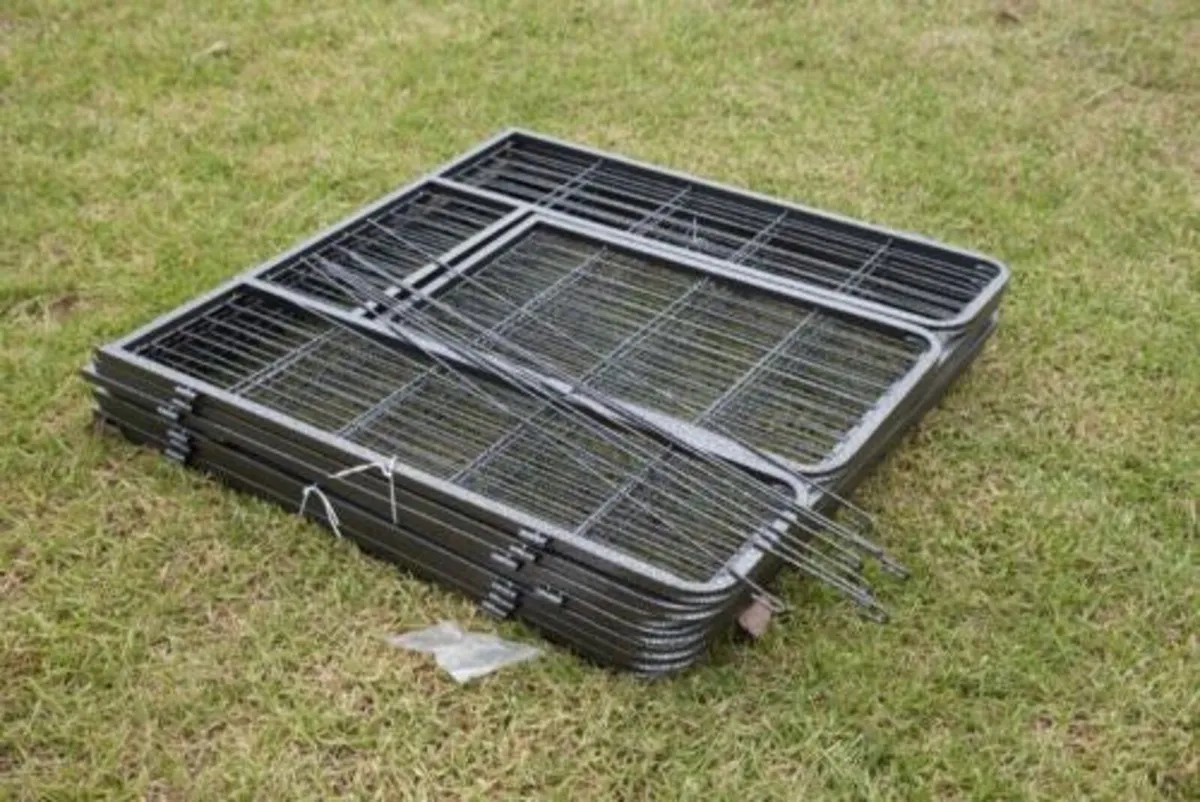 8 Panel Dog enclosure kennel Free Delivery - Image 2