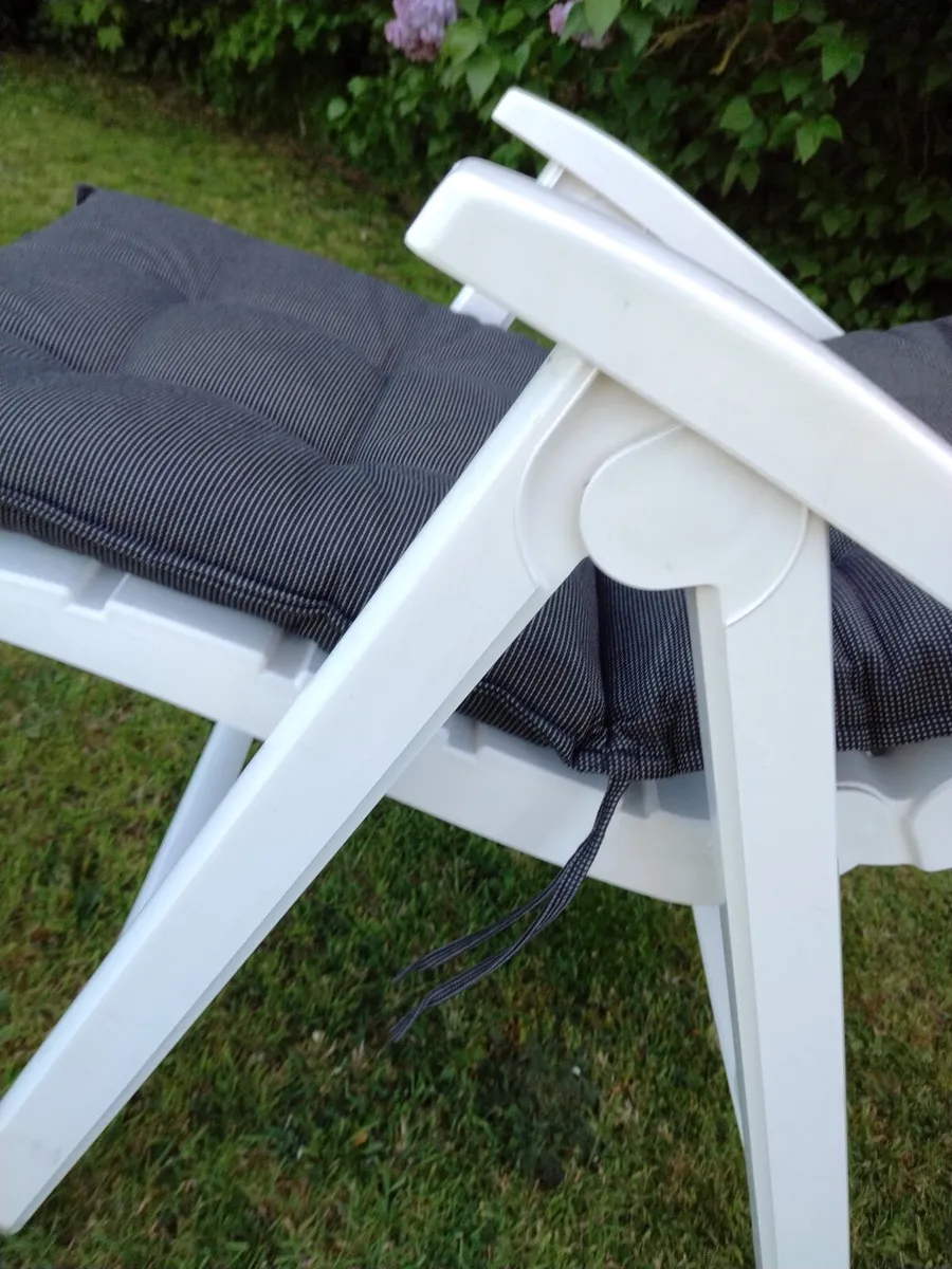 Garden Chair with Cushion and Storage Bag €50 - Image 3