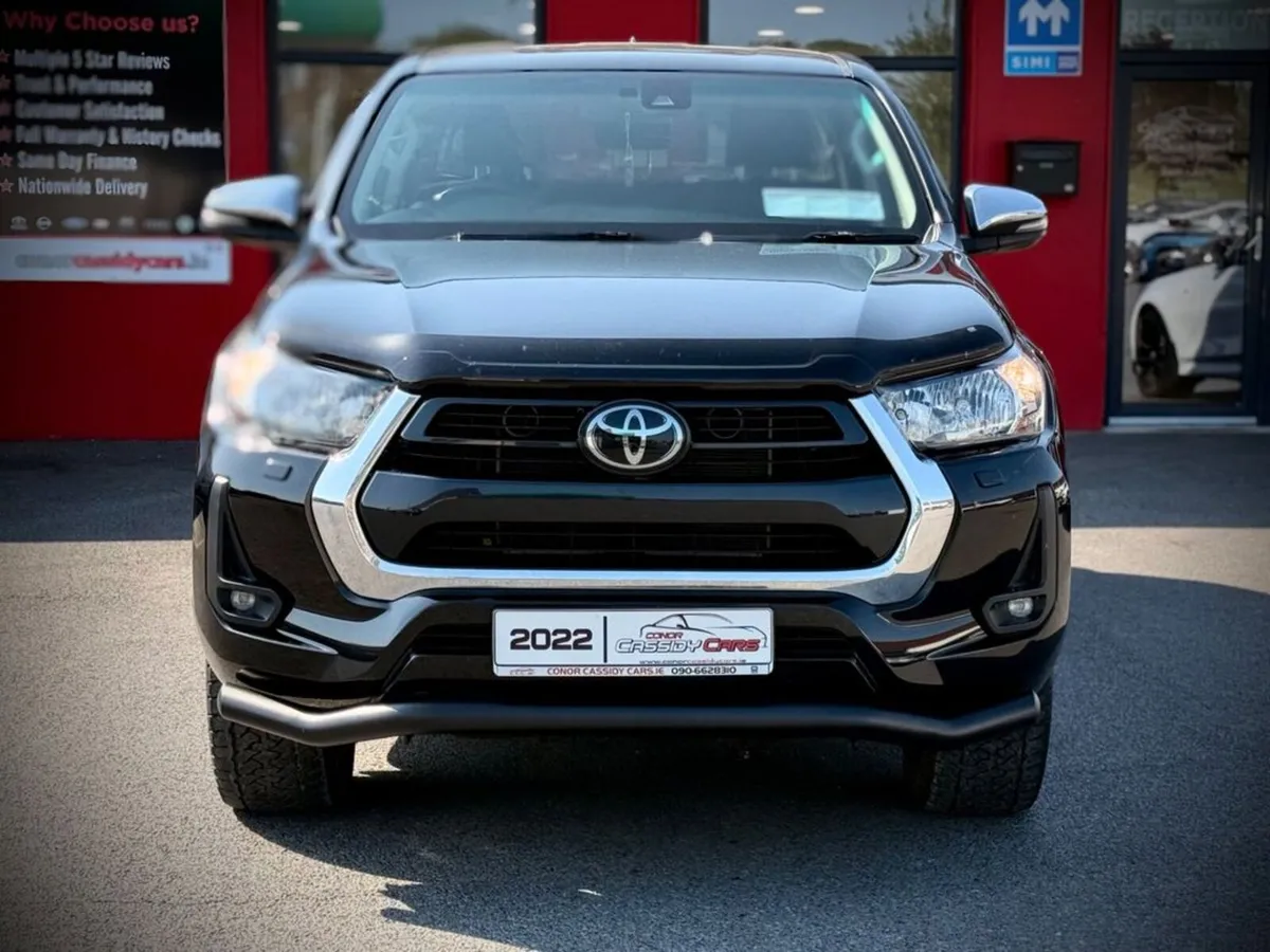 Toyota Hilux ICON 4WD D-4D DCB // 1 OWNER // VAT I - Image 2