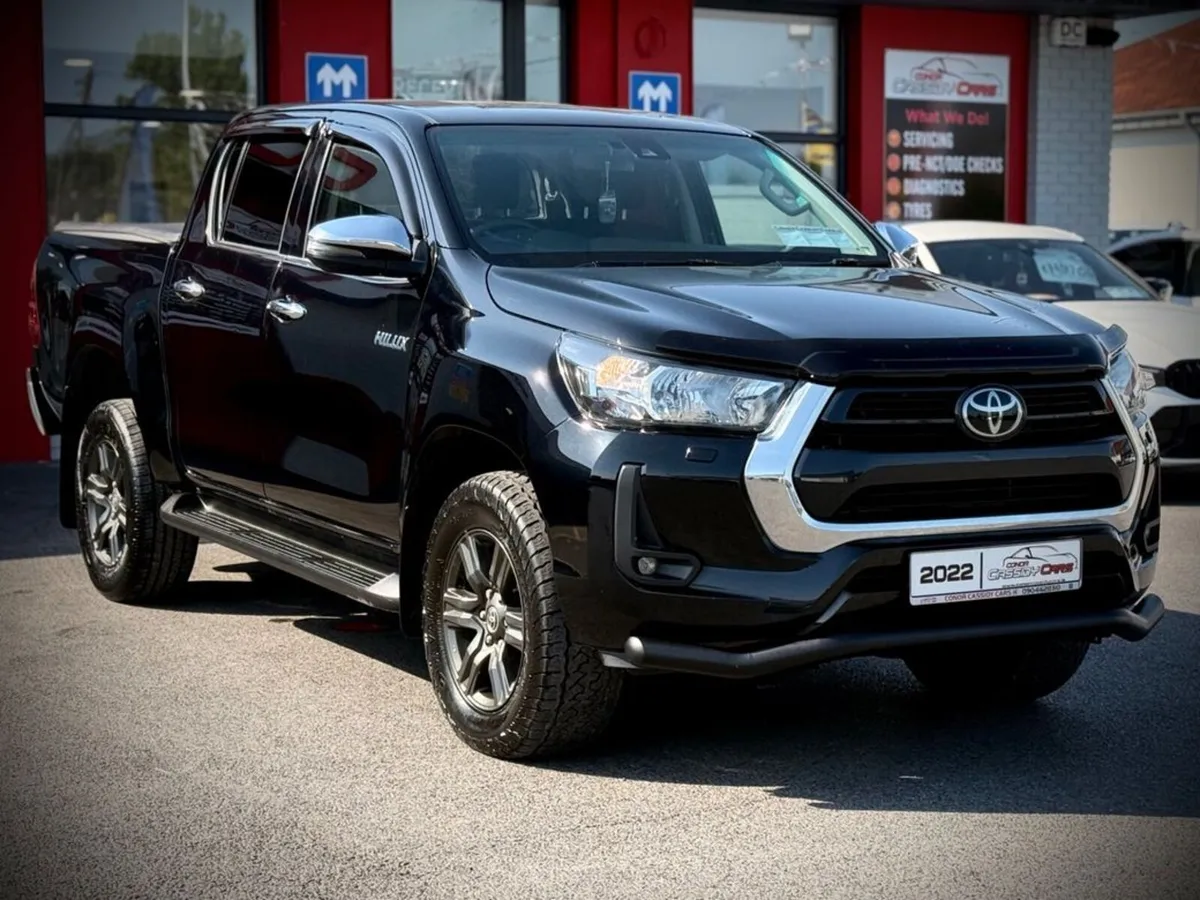 Toyota Hilux ICON 4WD D-4D DCB // 1 OWNER // VAT I - Image 3