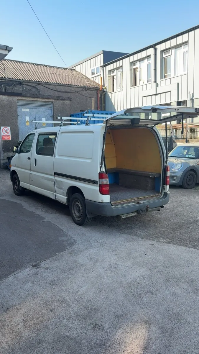 Toyota Hiace crewcab 2003 - Image 3