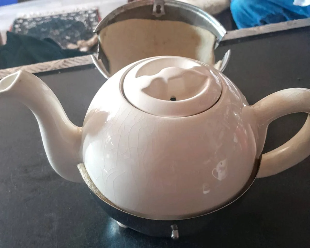 Large Celtic silver plated insulated teapot - Image 2