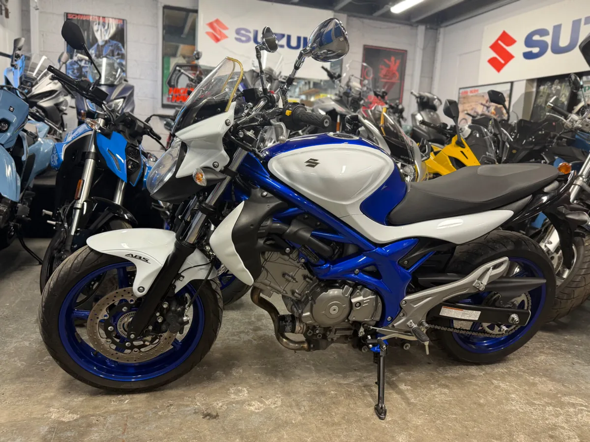 2011 SUZUKI GLADIUS - Image 4