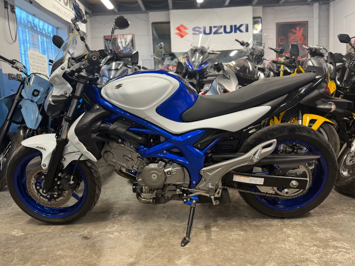 2011 SUZUKI GLADIUS - Image 3