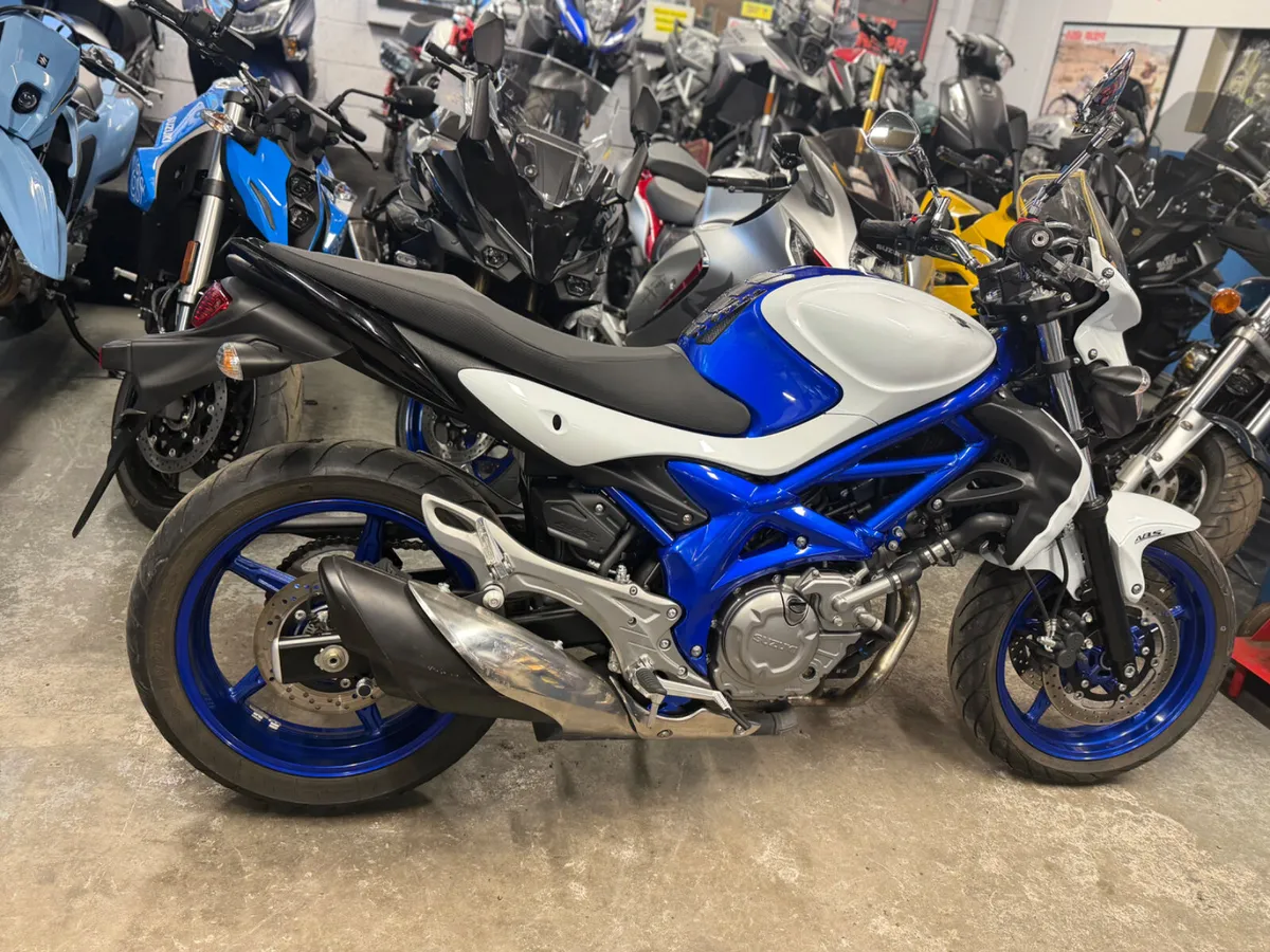 2011 SUZUKI GLADIUS - Image 2