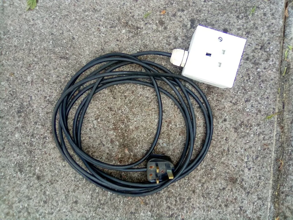 2. X. 5. METRE.  EXTENSION.   LEADS - Image 3