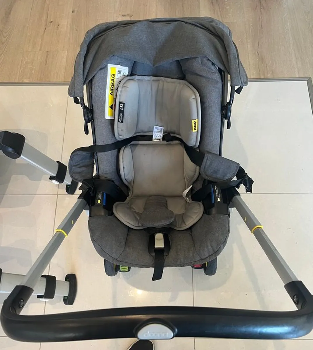 Doona with two isofix bases and a travel bag - Image 2