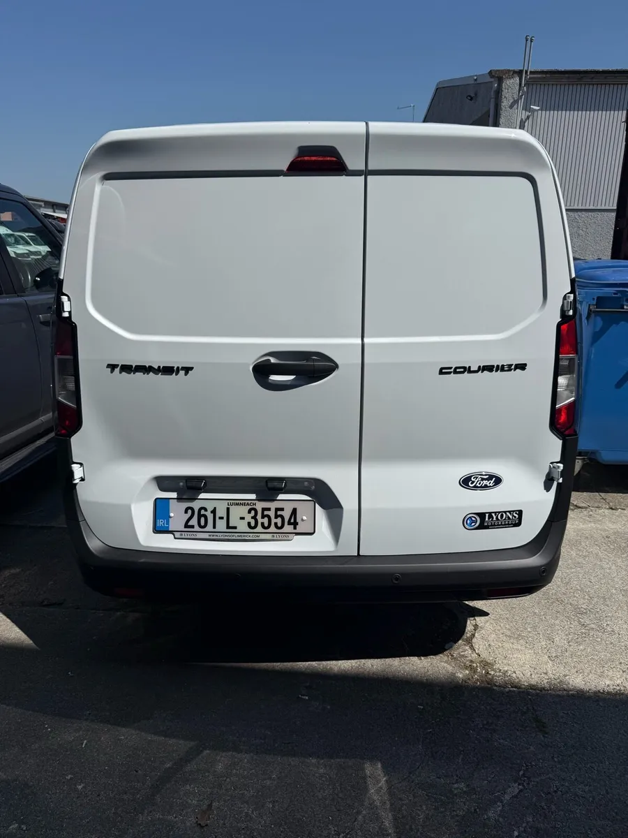 2026 ford transit courier - Image 4