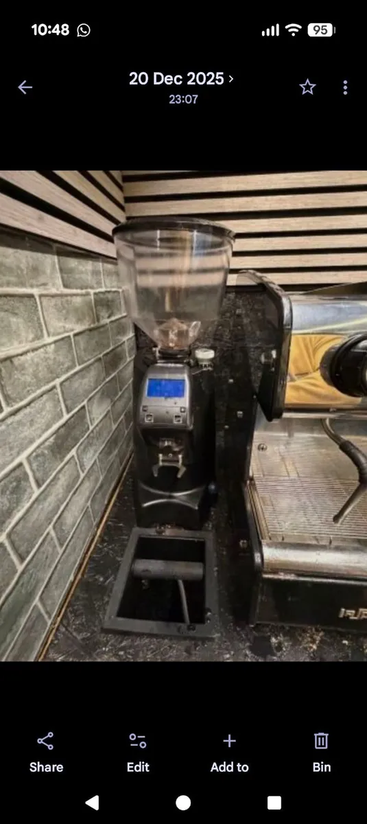 Traditional Espresso machine & on demand grinder - Image 3