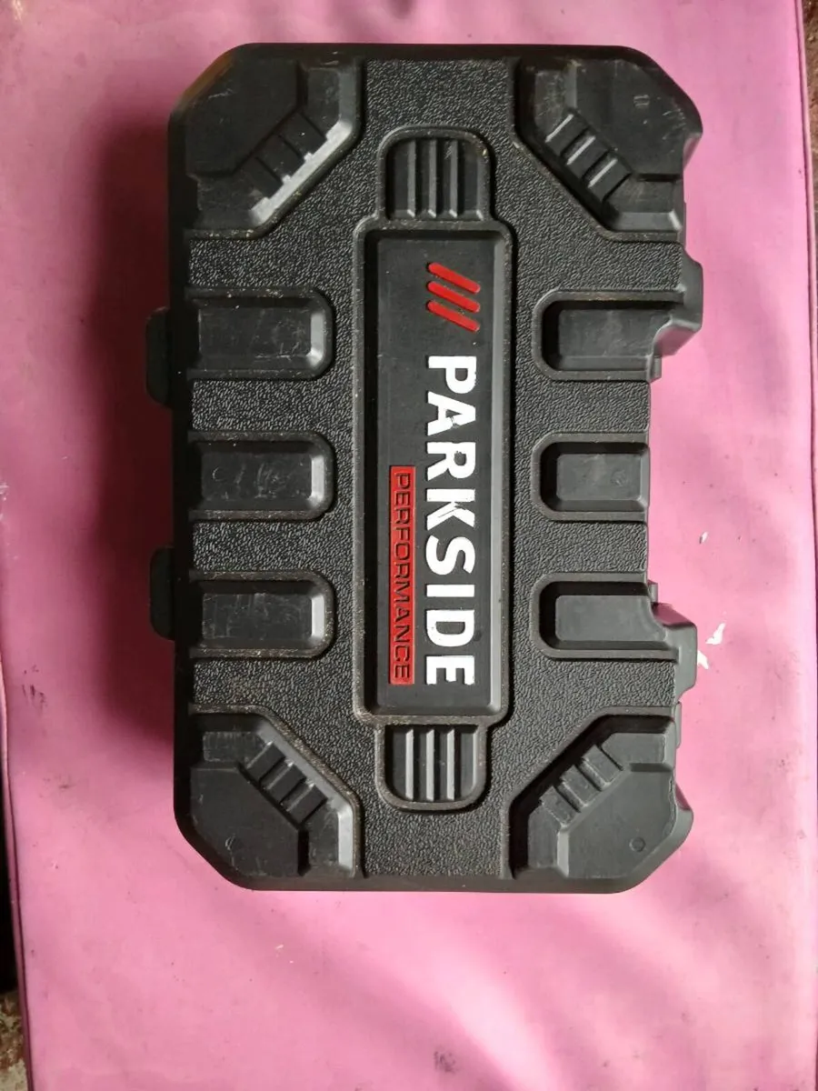 Comes with 2 batteries and battery charger.
Also c - Image 3