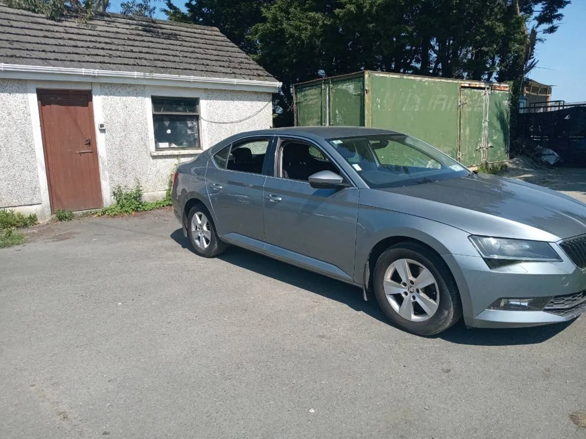2017 Skoda Superb1.6 auto  for parts - Image 2