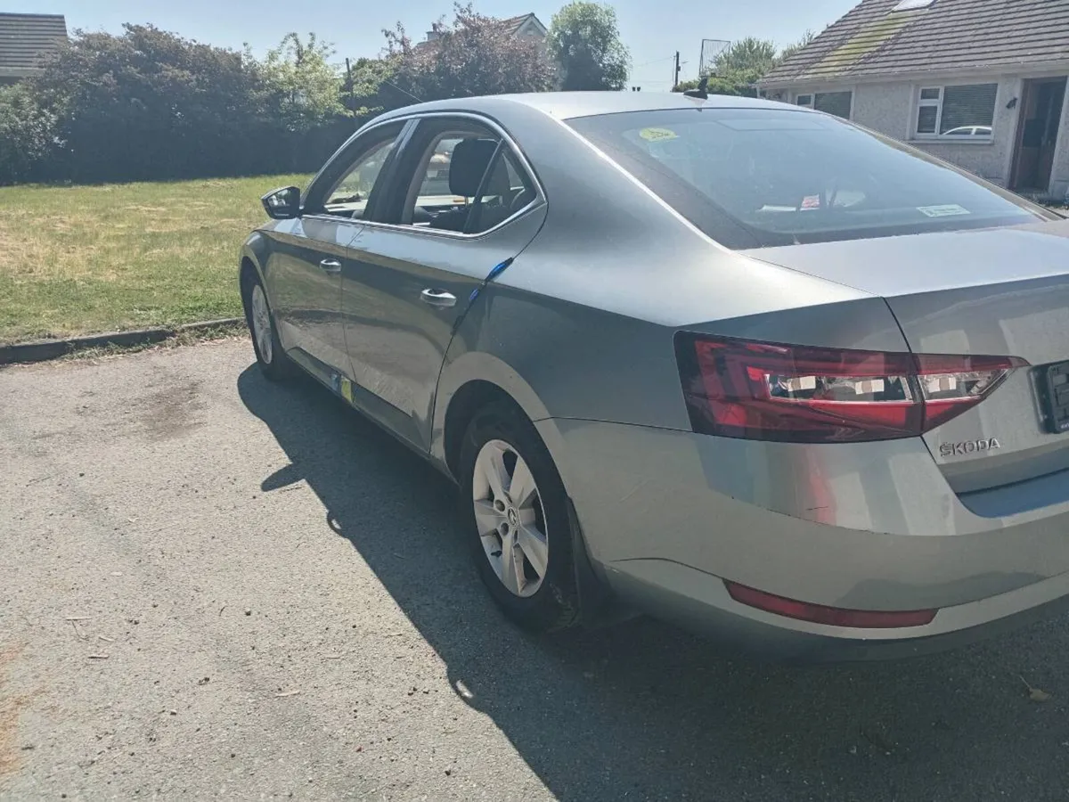 2017 Skoda Superb1.6 auto  for parts - Image 4
