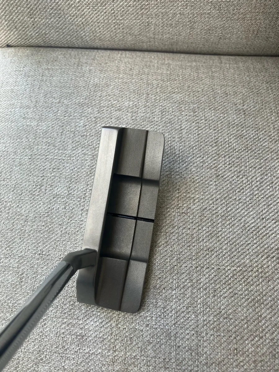 Cleveland HB soft 2 #8 putter 35 inch great nic - Image 2