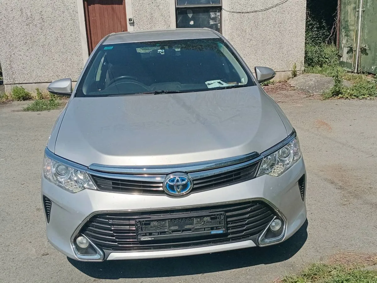2016 Toyota camry hybrid for parts - Image 1