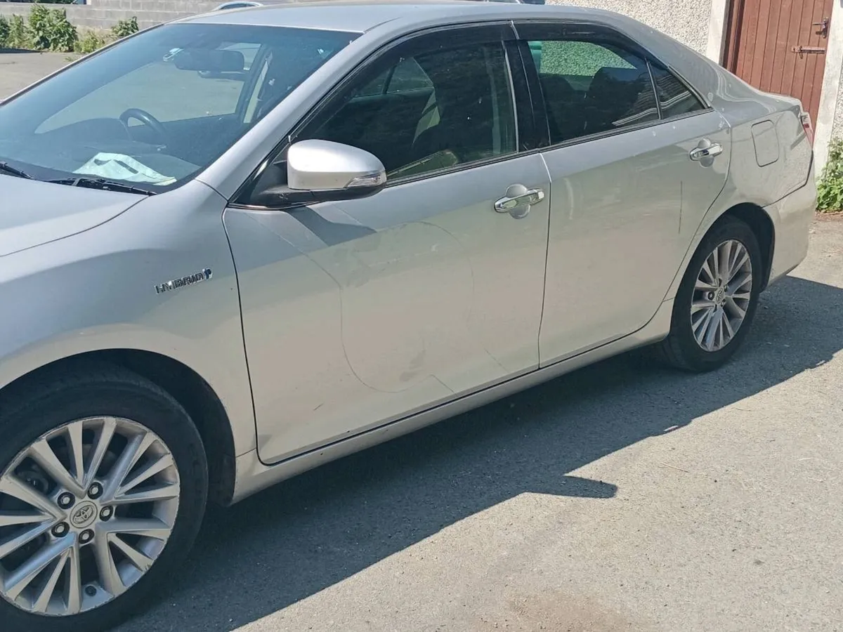 2016 Toyota camry hybrid for parts - Image 2