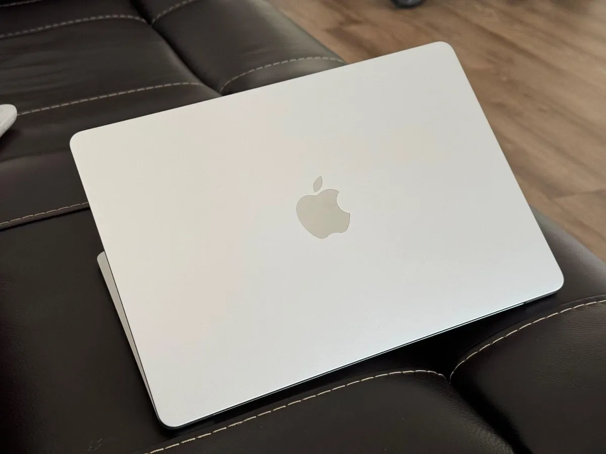 MacBook  Air M3 13.6 inch