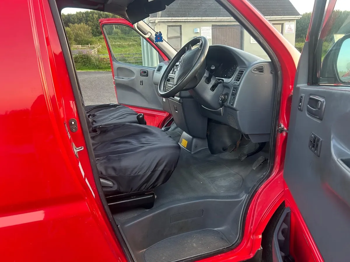 Toyota HiAce 2008 - Image 4