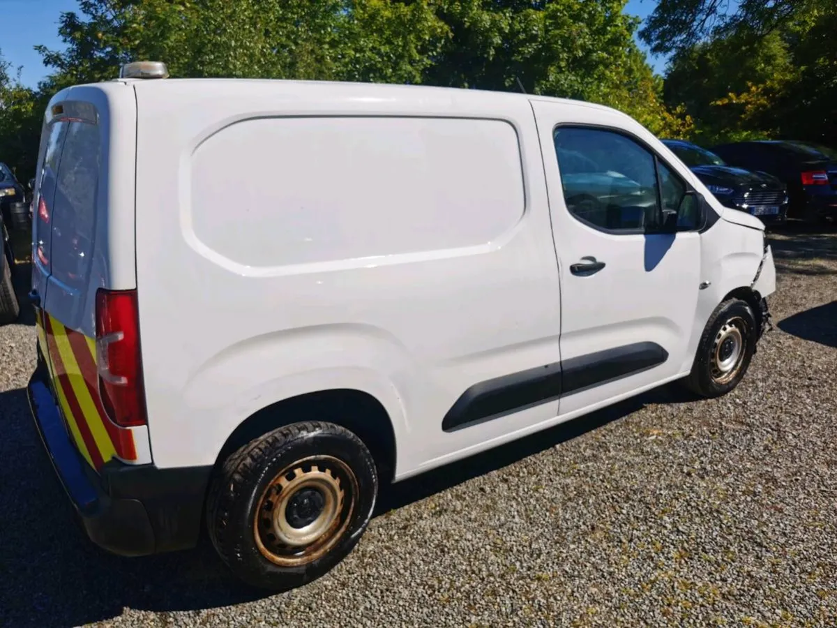 202 Opel Combo - Image 4
