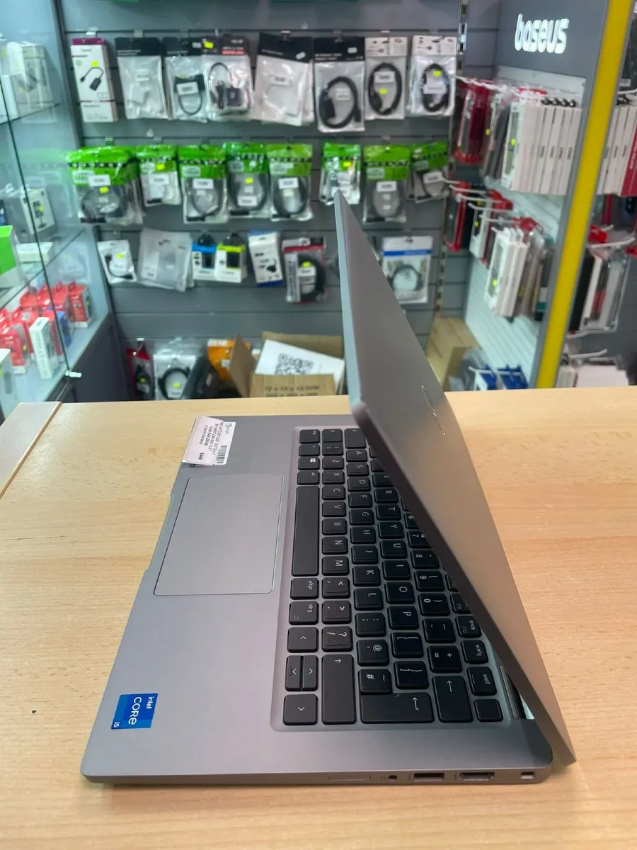 Dell LATITUDE 5320 13.3" 2 in 1 - Image 3