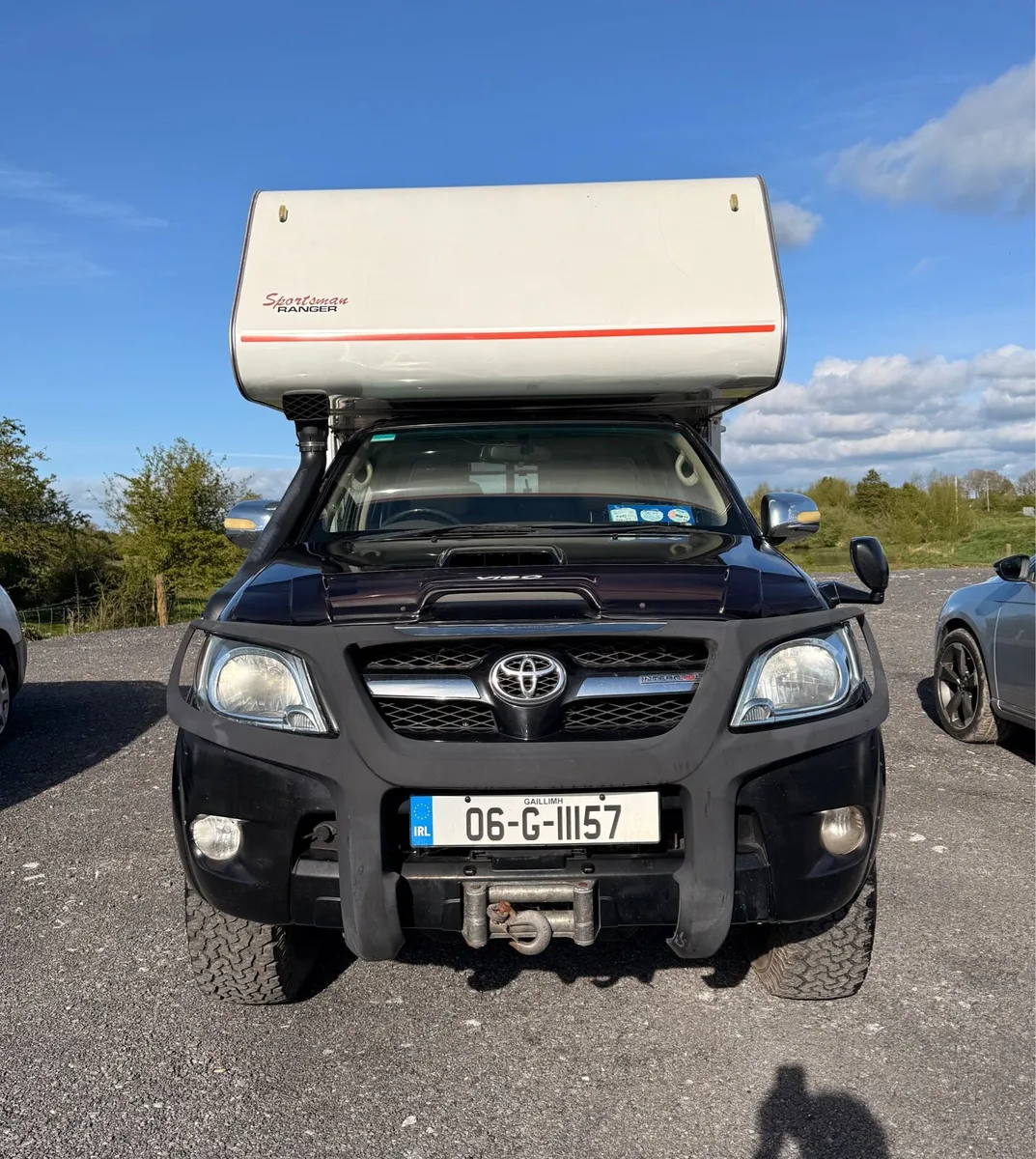 Very rare demountable camper on low mileage Hilux - Image 2