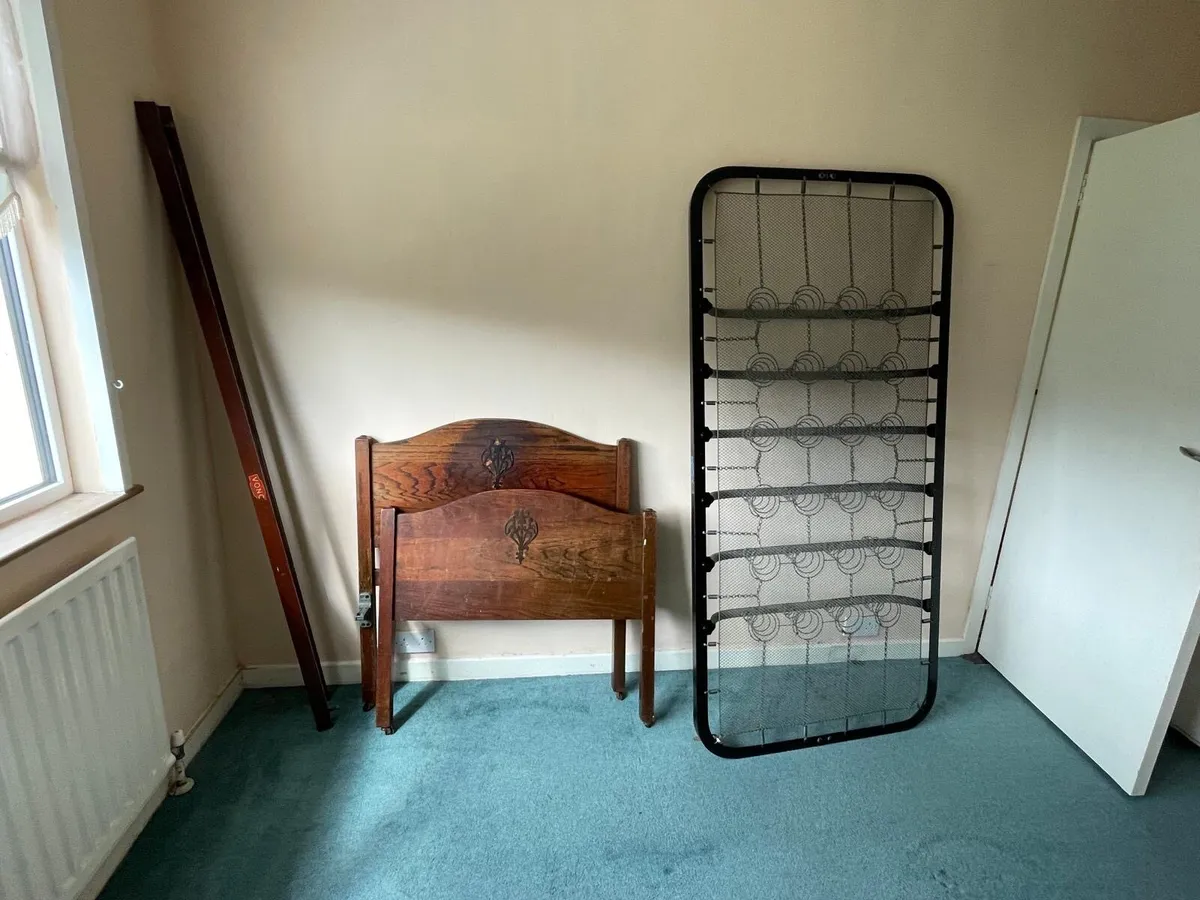 Vintage single oak bed - Image 1