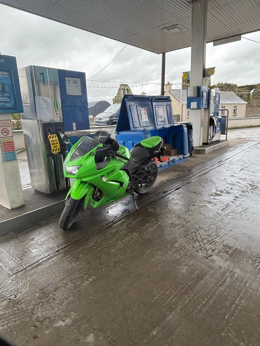 Kawasaki Ninja 250R (May swap for van) - Image 1