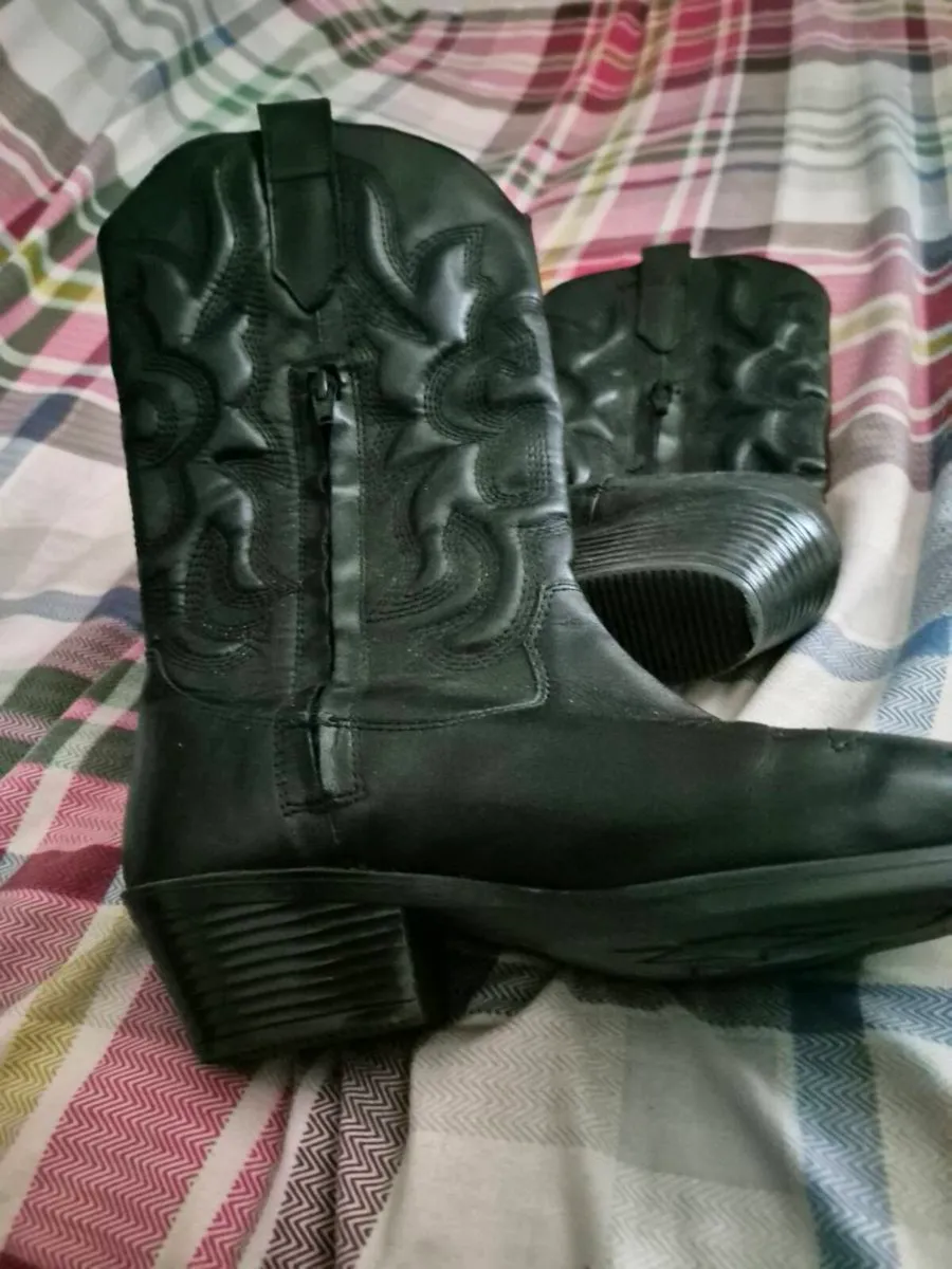 BOOTS - Image 2