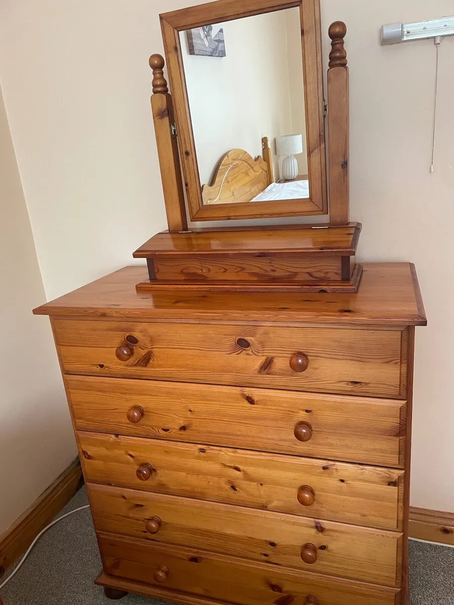 Bedroom furniture - Image 4
