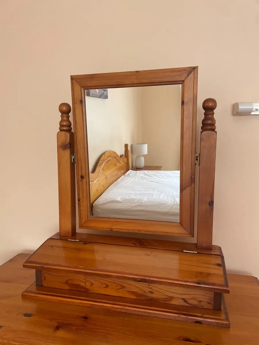 Bedroom furniture - Image 1