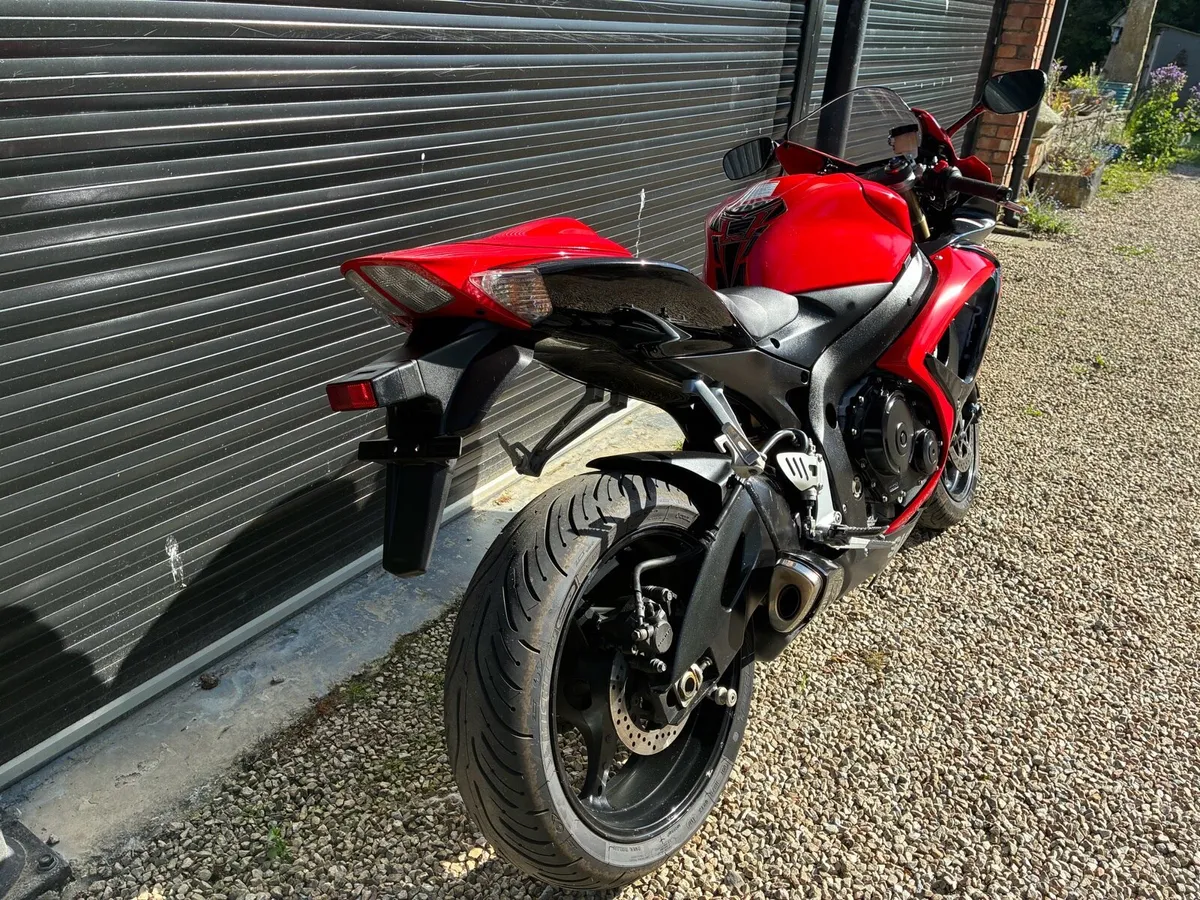 2008 gsxr 600 k7 - Image 4