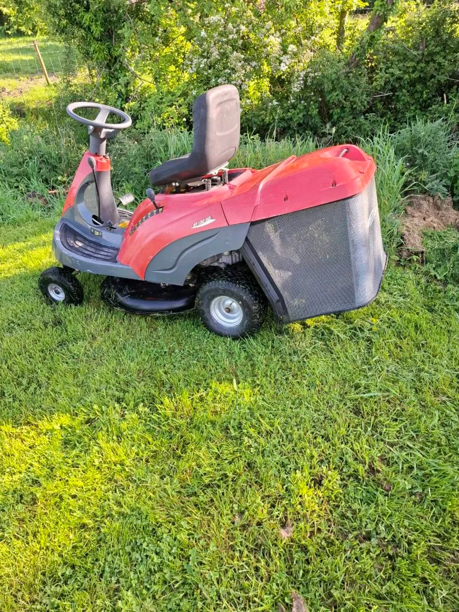 Ride on lawnmower - Image 1